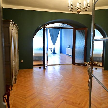 Lovely 2 Bedroom Apartment In Historic City Center Sibiu Esterno foto
