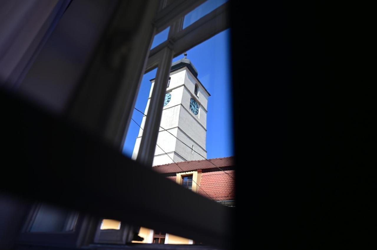 Lovely 2 Bedroom Apartment In Historic City Center Sibiu Esterno foto