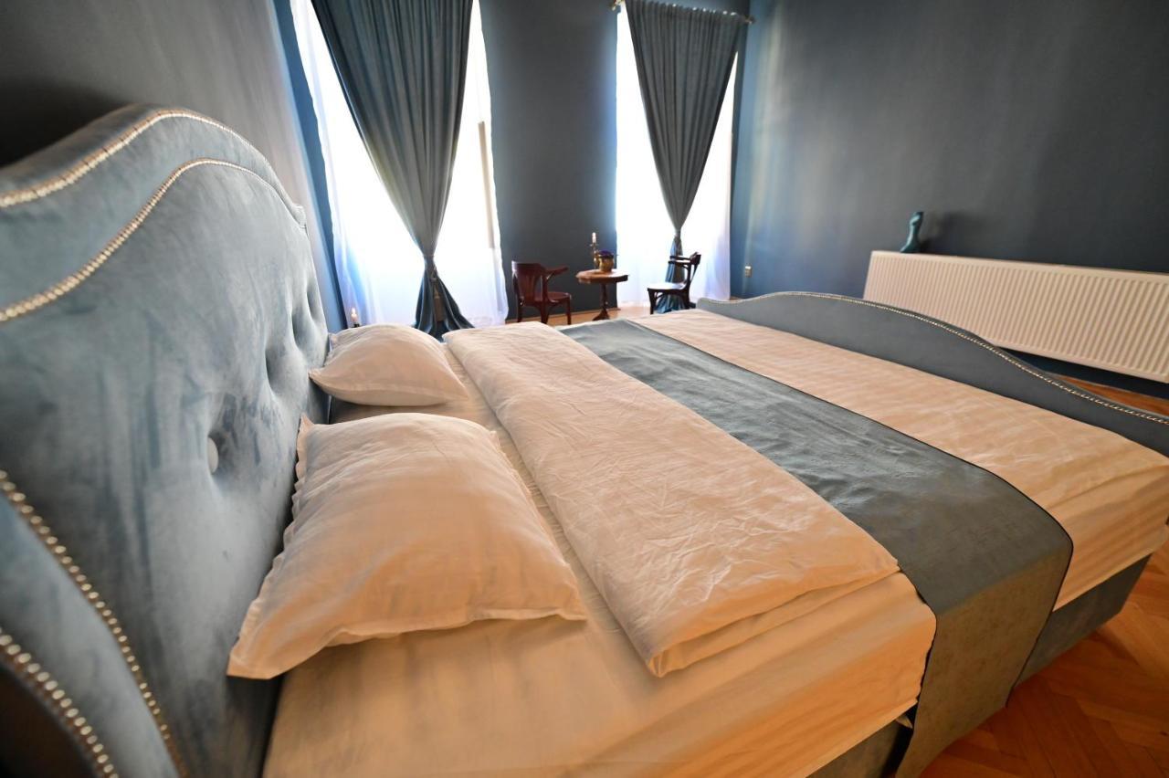 Lovely 2 Bedroom Apartment In Historic City Center Sibiu Esterno foto
