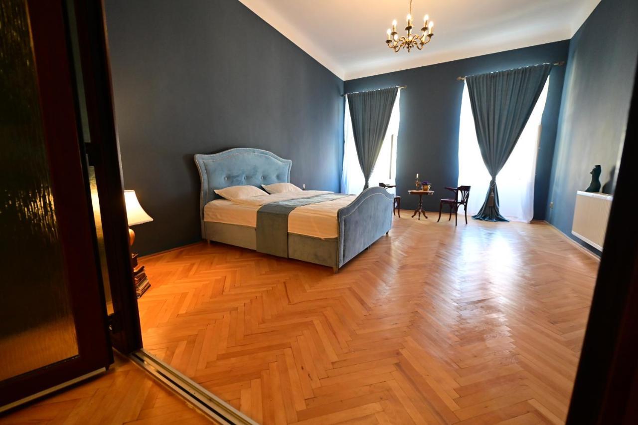 Lovely 2 Bedroom Apartment In Historic City Center Sibiu Esterno foto