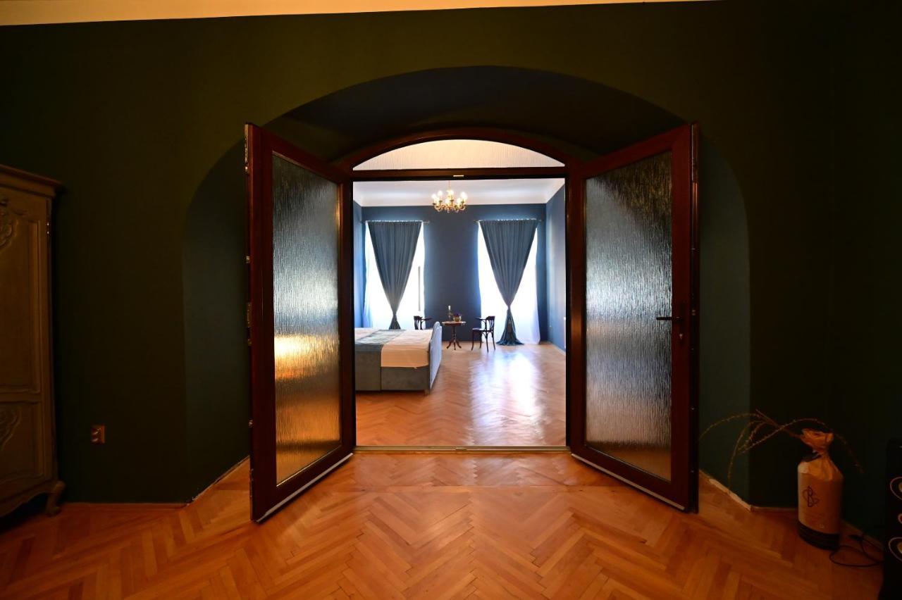 Lovely 2 Bedroom Apartment In Historic City Center Sibiu Esterno foto