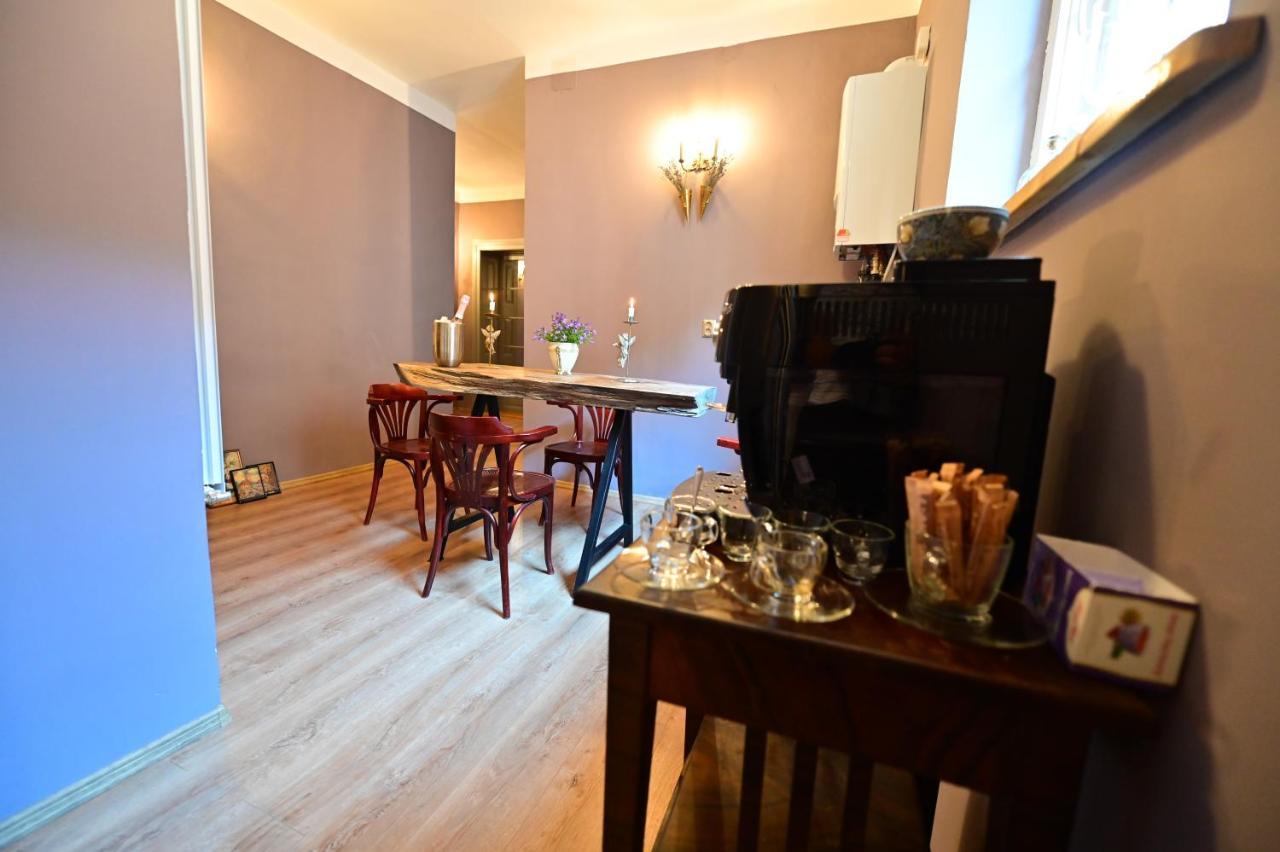 Lovely 2 Bedroom Apartment In Historic City Center Sibiu Esterno foto