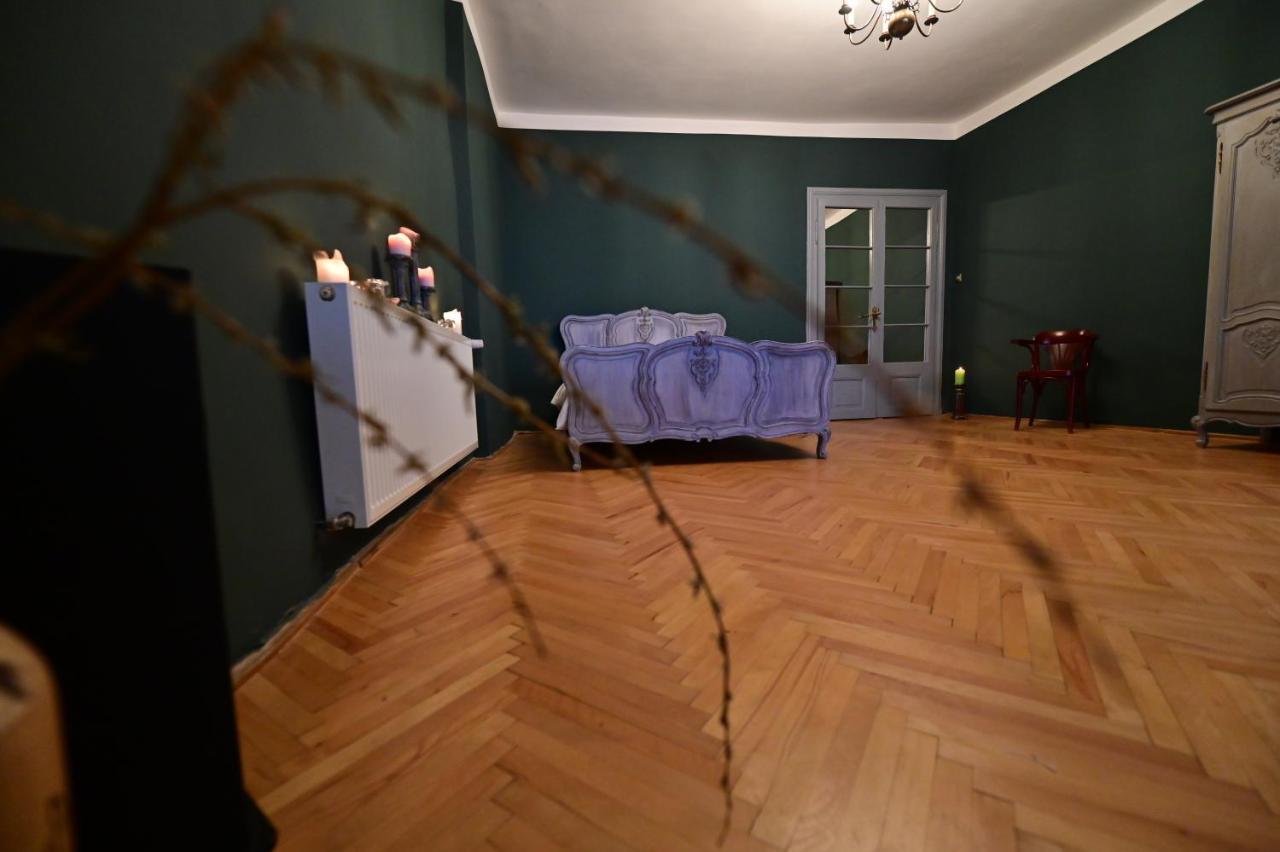 Lovely 2 Bedroom Apartment In Historic City Center Sibiu Esterno foto