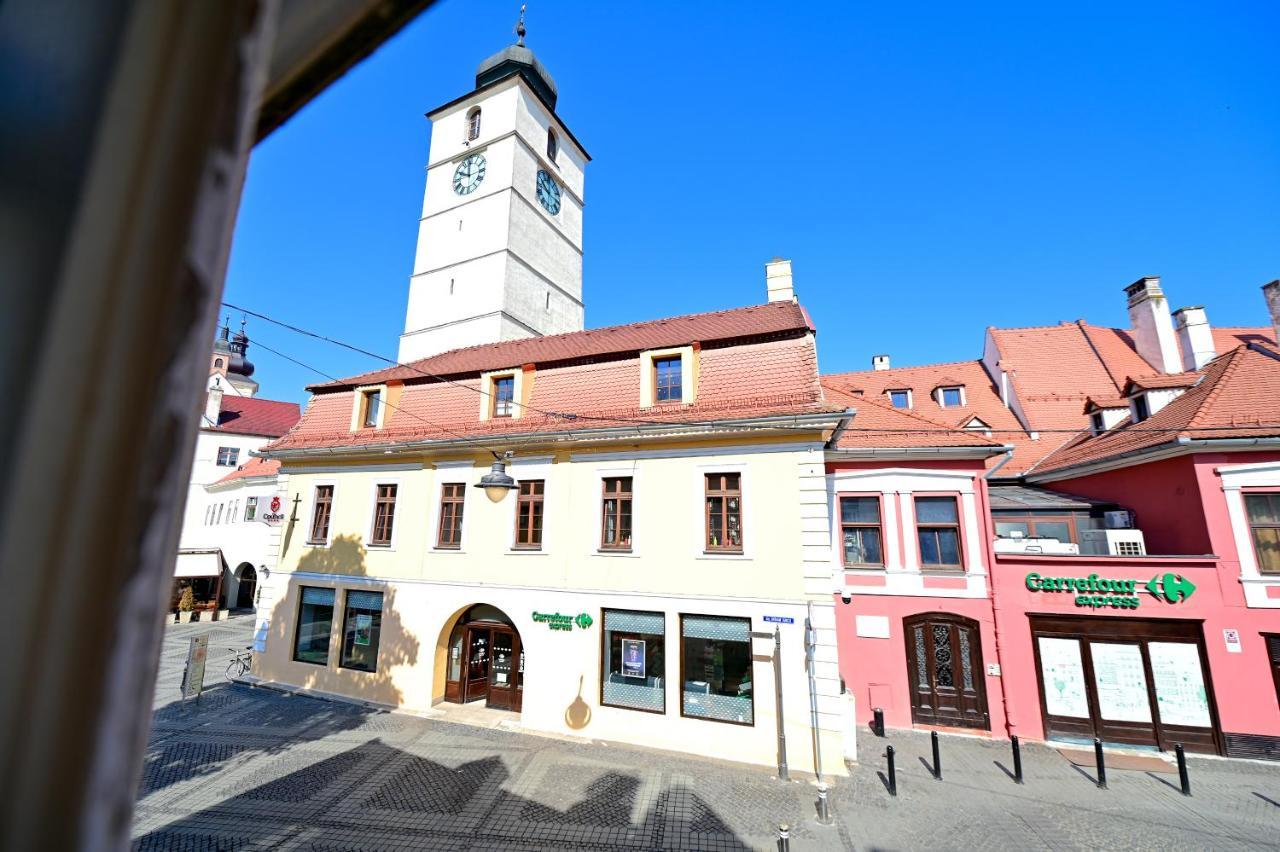 Lovely 2 Bedroom Apartment In Historic City Center Sibiu Esterno foto