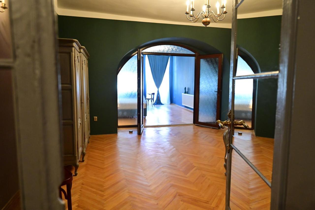Lovely 2 Bedroom Apartment In Historic City Center Sibiu Esterno foto