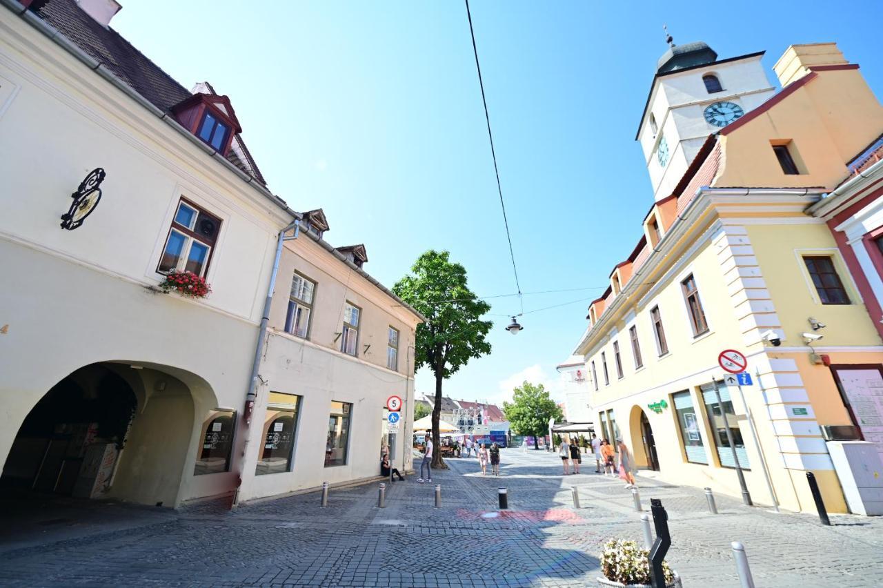 Lovely 2 Bedroom Apartment In Historic City Center Sibiu Esterno foto